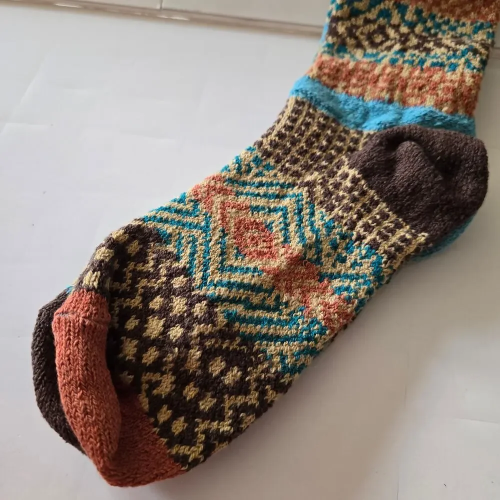 NWT  Soulmate Cattail Crew Socks NEW Size M Medium Women 8-10/Men 7-9